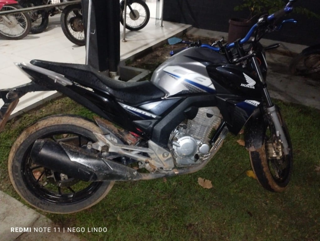 Suspeitos estavam em uma motocicleta.