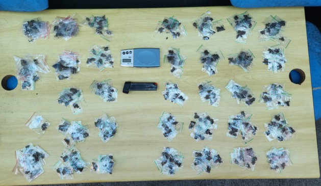 "Influencer" é flagrada com drogas e carregador de pistola em operação no Aurá