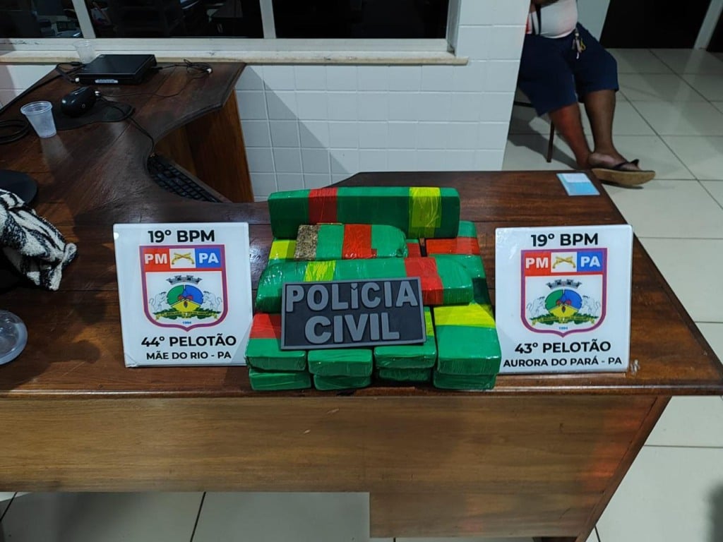 Um casal foi preso em flagrante transportando drogas dentro de um ônibus oficial a serviço do município de Aurora do Pará