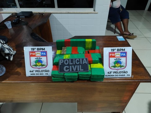 Um casal foi preso em flagrante transportando drogas dentro de um ônibus oficial a serviço do município de Aurora do Pará