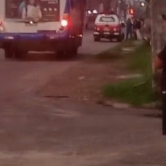 Motociclistas foram alvejados.