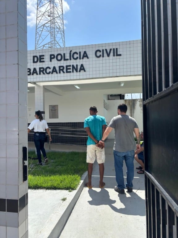 Jairo de Farias Fernandes, conhecido como “Nabe”, foi preso em flagrante na Vila dos Cabanos, em Barcarena (PA), após furtar dois refletores