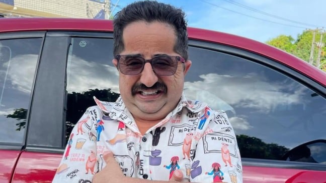 O humorista cearense Paulo Sérgio Miranda de Barros, conhecido como Bolachinha, fraturou uma das pernas durante a gravação de um programa da RecordTV.