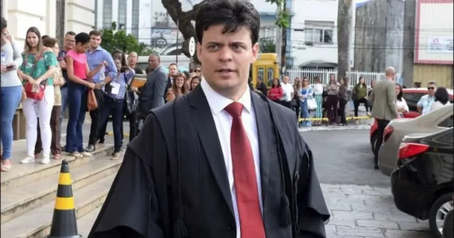 O advogado criminalista Daniel Keller foi encontrado morto na manhã desta sexta-feira (13) em um quarto do Hotel Mercure,