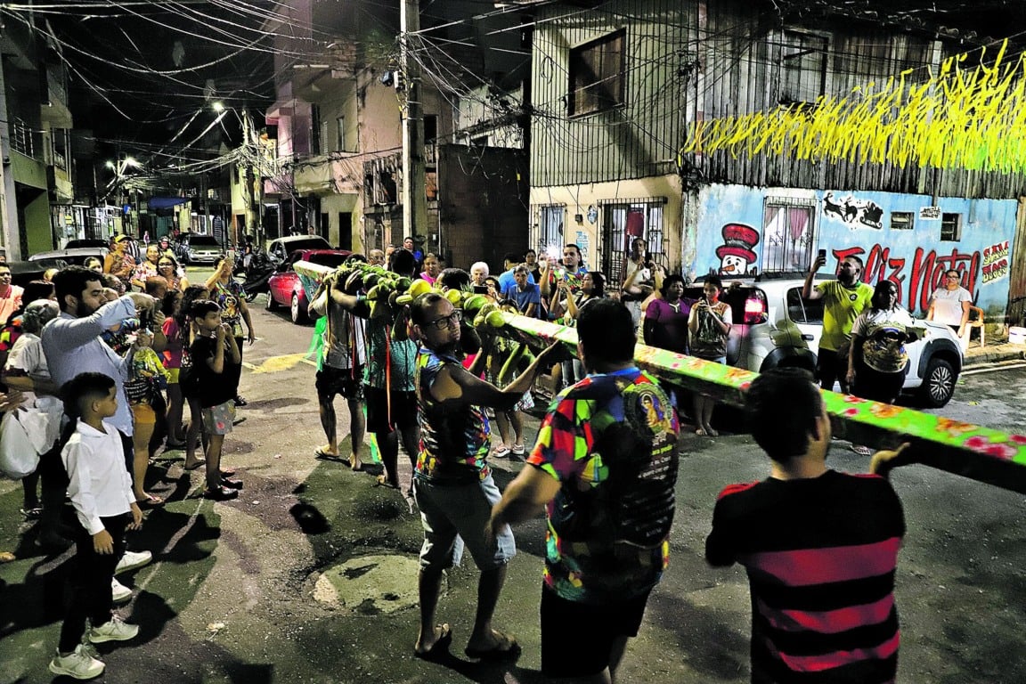 Ocorreu ontem, 16, o levantamento do mastro de São João da festividade dedicada ao santo promovida pelos moradores da passagem Marcílio Dias, no Jurunas