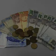 A liberação do abono salarial PIS/Pasep 2025 está em andamento, com a próxima rodada de pagamentos marcada para o dia 16 de junho