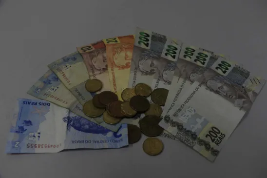 A liberação do abono salarial PIS/Pasep 2025 está em andamento, com a próxima rodada de pagamentos marcada para o dia 16 de junho