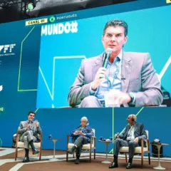 Helder detalhou os preparativos para a COP30, incluindo a qualificação da mão de obra local e o envolvimento de cerca de 5 mil trabalhadores nas obras ligadas ao evento