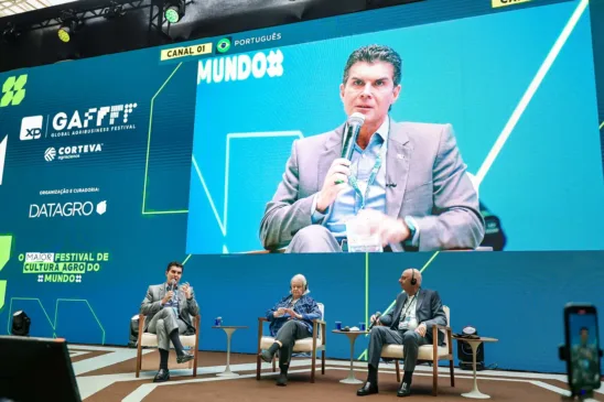 Helder detalhou os preparativos para a COP30, incluindo a qualificação da mão de obra local e o envolvimento de cerca de 5 mil trabalhadores nas obras ligadas ao evento
