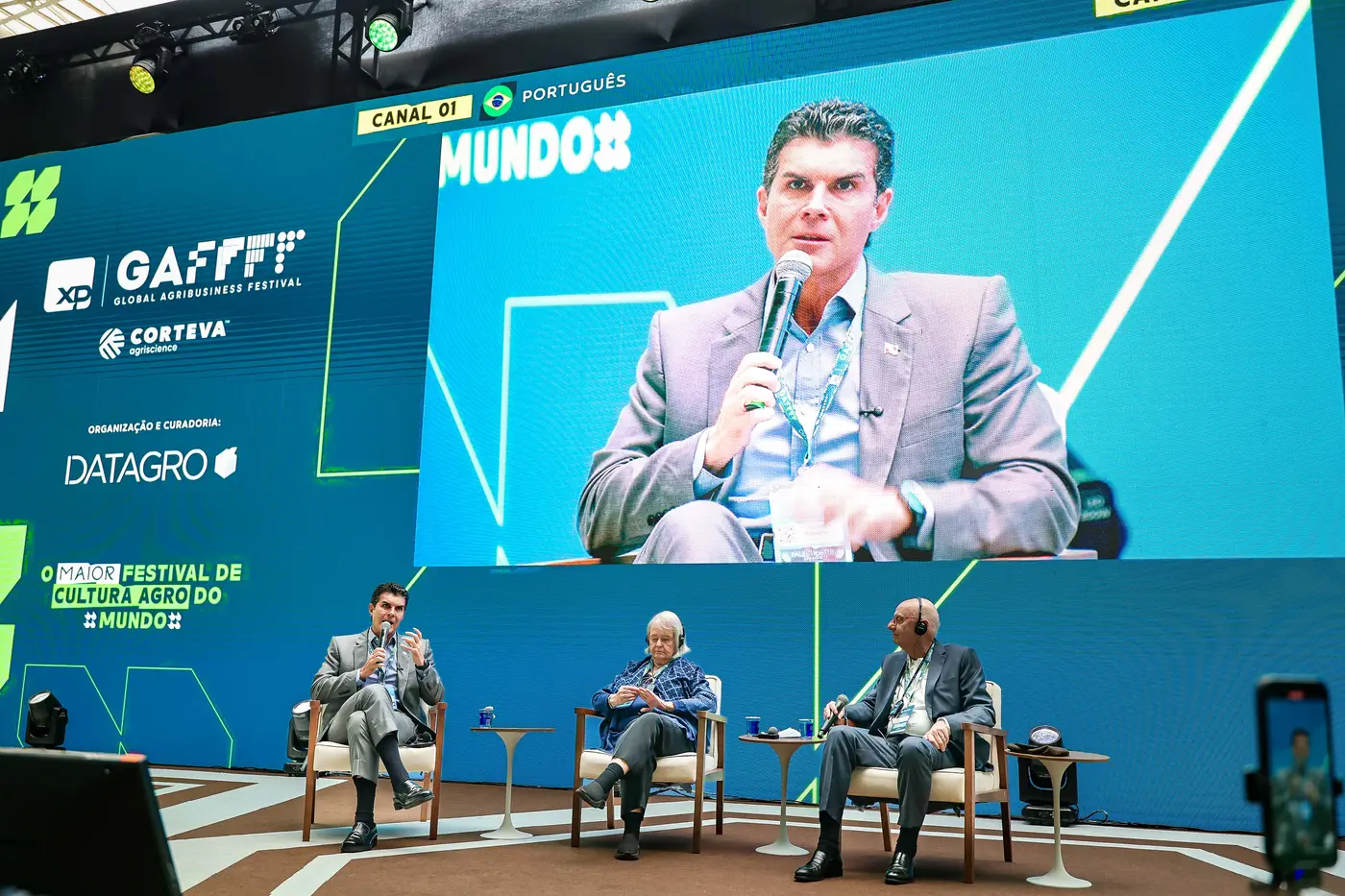 Helder detalhou os preparativos para a COP30, incluindo a qualificação da mão de obra local e o envolvimento de cerca de 5 mil trabalhadores nas obras ligadas ao evento