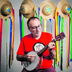 O cantor e compositor Ronaldo Silva, um dos fundadores do Arraial do Pavulagem, tem um remix de sua obra como trilha sonora do “eFootball”