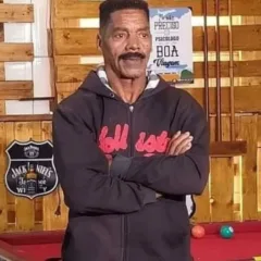 A Polícia Civil de São Paulo investiga as circunstâncias da morte de Edson Café, ex-vocalista do grupo de pagode Raça Negra.