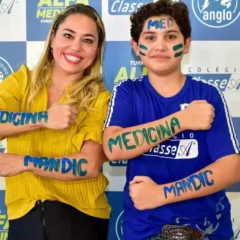 Mãe e filho de 13 anos são aprovados juntos em vestibular de medicina