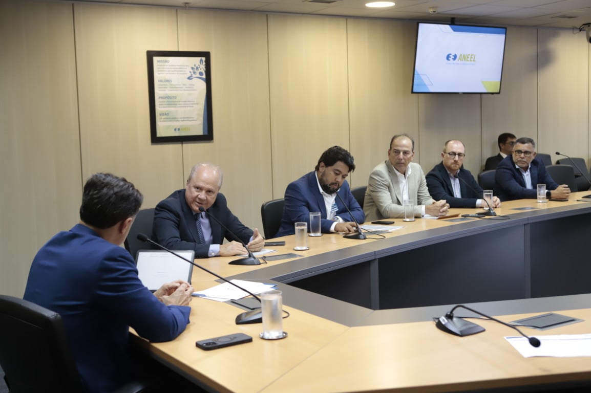 Na reunião, o conselheiro Fernando Ribeiro ressaltou o atual cenário em que se encontra o sistema de distribuição de energia em várias regiões do Pará