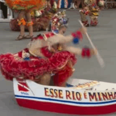 Representando a quadrilha Os Sapequinhas na Roça, a pequena dançarina brilhou com uma performance cheia de carisma.