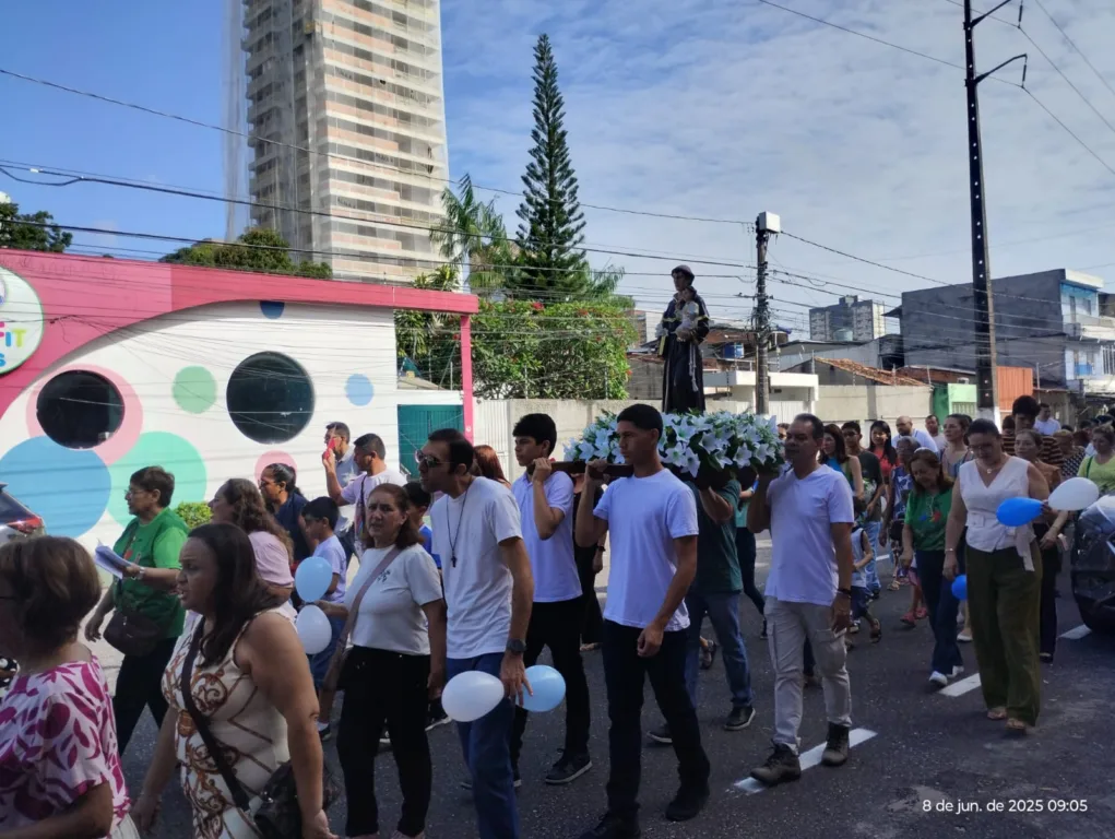 Procissão das crianças abre festividade de Santo Antônio em Belém com fé e ternura