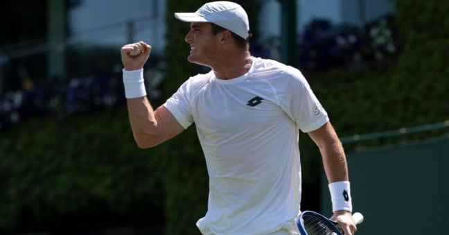 João Fonseca garantiu pelo menos 99 mil libras esterlinas (R$741 mil, na coração atual) por avançar à segunda rodada em Wimbledon.