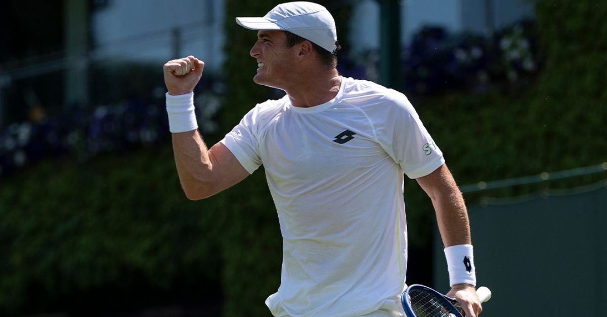 João Fonseca garantiu pelo menos 99 mil libras esterlinas (R$741 mil, na coração atual) por avançar à segunda rodada em Wimbledon.