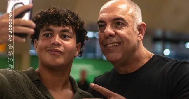 . O dirigente será apresentado oficialmente às 17 horas, no Baenão, em entrevista coletiva. Um dos assuntos em pauta será a busca por reforços