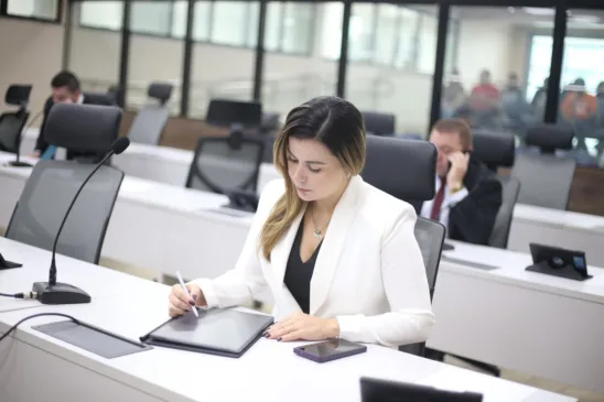 A vereadora de Ananindeua, Monique Antunes (MDB), denunciou uma tentativa de manobra na legislação fiscal por parte da prefeitura. Foto: Divulgação