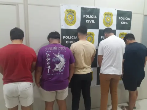 Nas proximidades da Travessa Doutor Enéas Pinheiro, no bairro do Marco, em Belém, um dos investigados — já monitorado pela polícia e citado em um boletim anterior — foi flagrado com outras quatro pessoas.