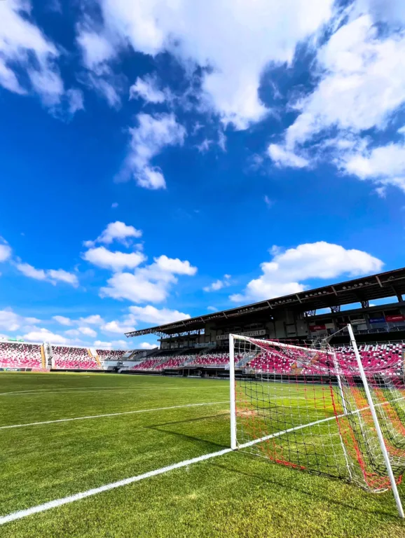 Joinville (JEC) e Brasil de Pelotas se enfrentam neste domingo (1º/6), às 16h, na Arena Joinville, em jogo válido pela 7ª rodada