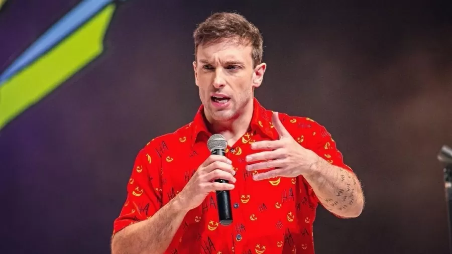 Léo Lins é condenado a 8 anos de prisão por falas preconceituosas em show Léo Lins é condenado a 8 anos de prisão por falas preconceituosas em show