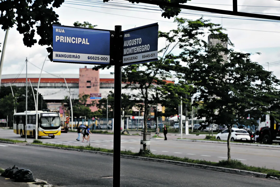 A avenida Augusto Montenegro é o retrato da ocupação urbana da capital, começando como uma via de ligação até Icoaraci e se tornando um local de comércio intenso, condomínios e trânsito sem parar