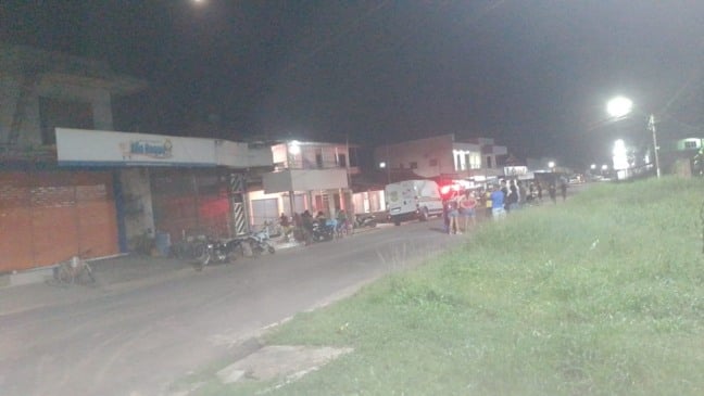 Na noite de segunda-feira (16), por volta das 19h30min, a Polícia Militar foi acionada para atender uma ocorrência de homicídio dentro de uma residência