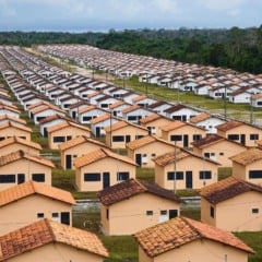 Nesta sexta-feira (20), o ministro das Cidades, Jader Filho, assinou contratos para a construção de 170 moradias do programa Minha Casa, Minha Vida Rural