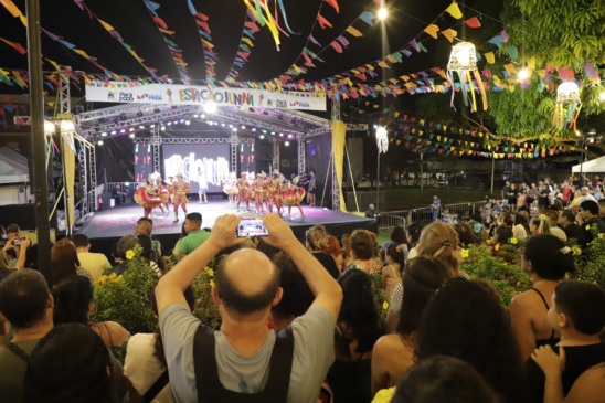 Serão dois finais de semana de atrações que variam entre quadrilha, grupos parafolclóricos e bandas.