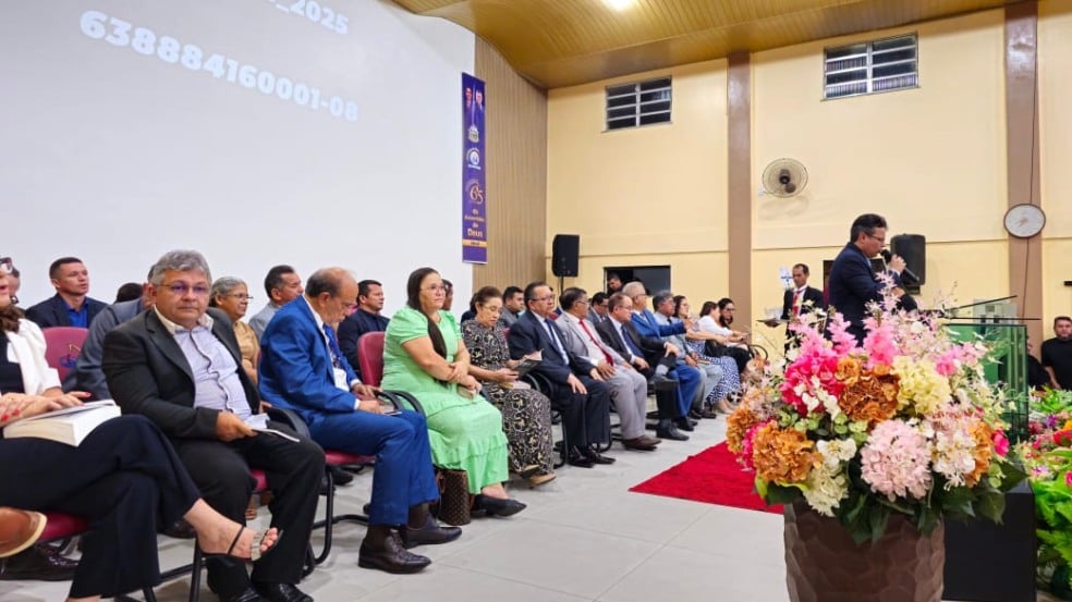 As comemorações começaram logo pela manhã com um batismo nas águas realizado na Vila Moroteua As comemorações começaram logo pela manhã com um batismo nas águas realizado na Vila Moroteua