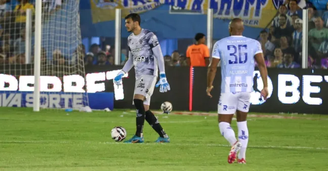 Goleiro terá a oportunidade de se firmar no Papão - Foto: Jorge Luis Totti/PSC