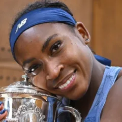 A jovem tenista norte-americana Coco Gauff, de 21 anos, derrotou neste sábado (7) de virada a bielorussa Aryna Sabalenka por 2 sets a 1
