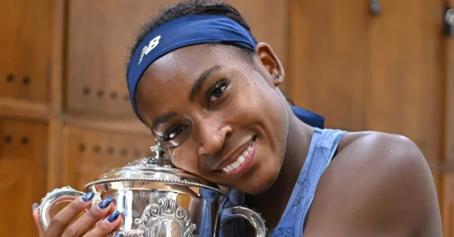 A jovem tenista norte-americana Coco Gauff, de 21 anos, derrotou neste sábado (7) de virada a bielorussa Aryna Sabalenka por 2 sets a 1