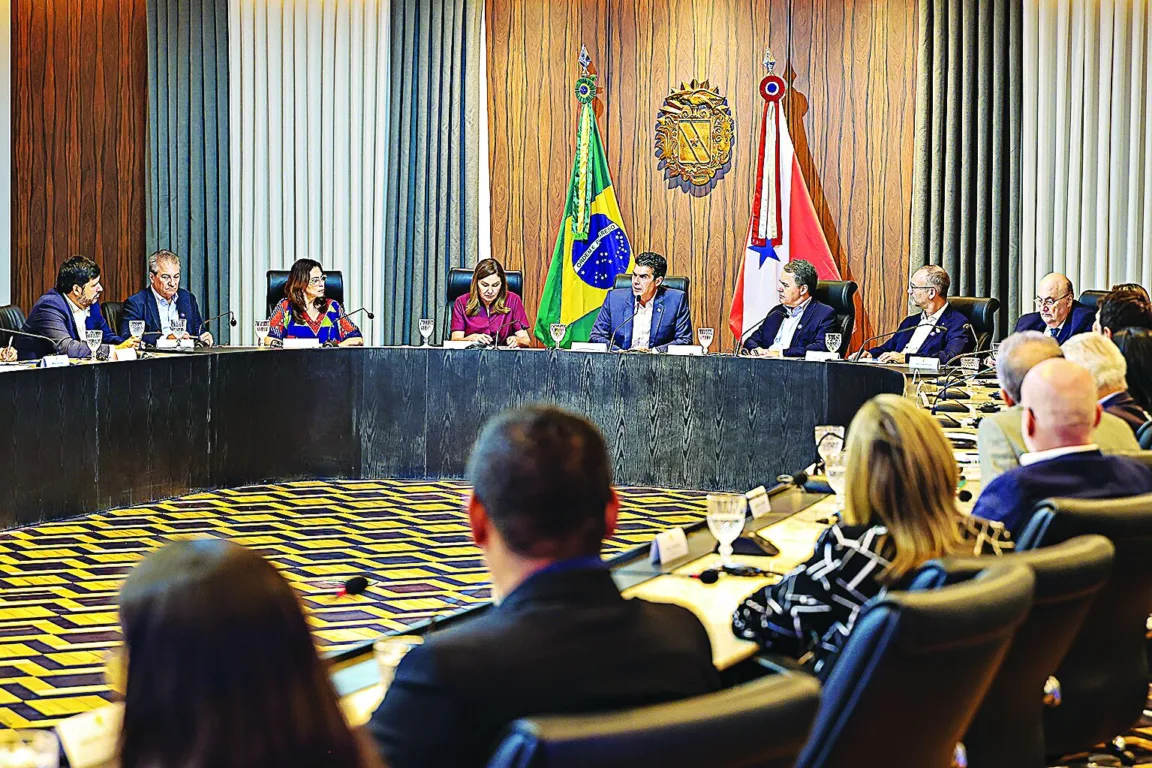 O governador Helder e a vice Hana Ghassan conduziram o encontro no Palácio dos Despachos O governador Helder e a vice Hana Ghassan conduziram o encontro no Palácio dos Despachos