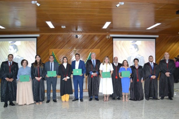 Na tarde desta terça-feira (10), o Tribunal Regional Eleitoral do Amapá (TRE-AP) realizou a cerimônia de diplomação dos candidatos eleitos ao cargo de deputado federal
