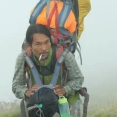 Campanha criada por brasileiros mobiliza doações para Agam, alpinista indonésio que atuou no resgate em área de difícil acesso no Monte Rinjani