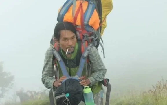 Campanha criada por brasileiros mobiliza doações para Agam, alpinista indonésio que atuou no resgate em área de difícil acesso no Monte Rinjani