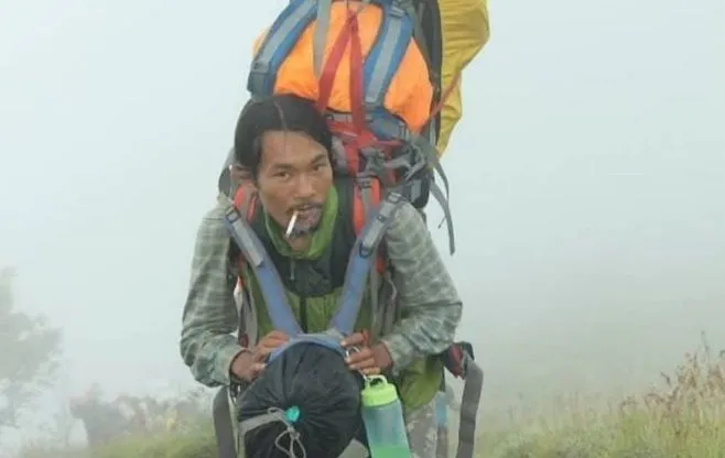 Campanha criada por brasileiros mobiliza doações para Agam, alpinista indonésio que atuou no resgate em área de difícil acesso no Monte Rinjani