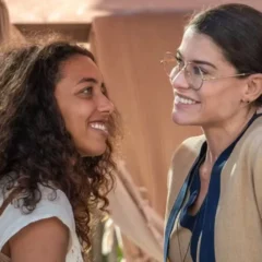 Alice Carvalho e Alinne Moraes em cena da trama