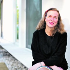 “Acho que a gente pode se permitir fabular mais sobre o depois do fim. Em vez de temer, falar mais do assunto. Sem ser tabu”, disse a autora Flávia Lins e Silva (@flavialinsesilvaescritora), sobre o seu mais novo lançamento infantojuvenil: “Depois do Fim”.