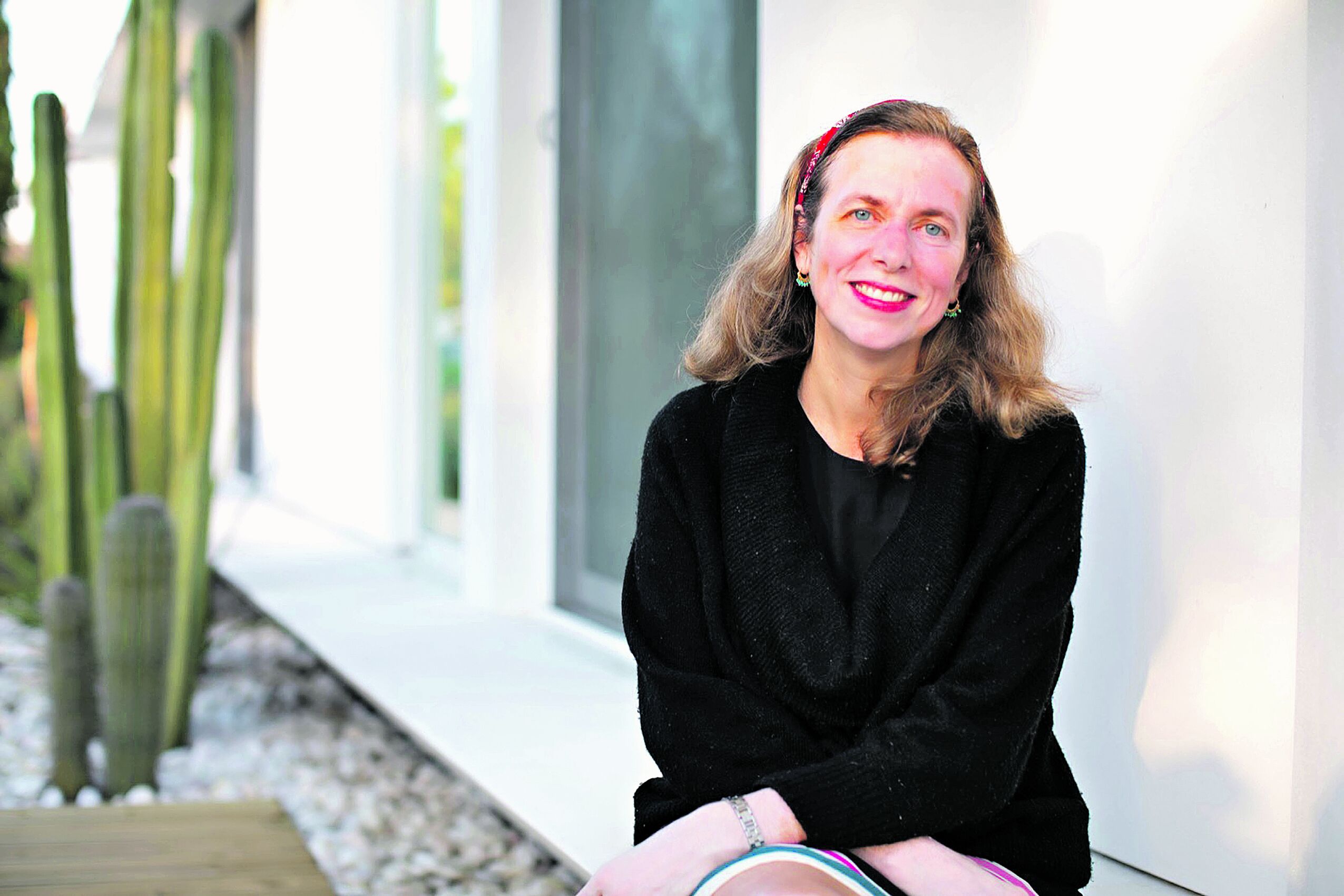 “Acho que a gente pode se permitir fabular mais sobre o depois do fim. Em vez de temer, falar mais do assunto. Sem ser tabu”, disse a autora Flávia Lins e Silva (@flavialinsesilvaescritora), sobre o seu mais novo lançamento infantojuvenil: “Depois do Fim”.