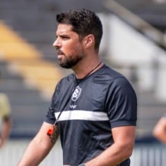 Oliveira estreou com derrota no clássico e vai precisar conquistar a confiança da torcida do Remo - Foto: Samara Miranda/Remo