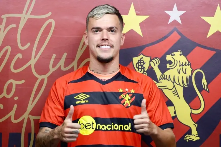 Nas primeiras horas da noite de ontem surgiram informações extra oficiais dando conta da contratação do meia Denner, de 25 anos, jogador que estava no Anápolis Nas primeiras horas da noite de ontem surgiram informações extra oficiais dando conta da contratação do meia Denner, de 25 anos, jogador que estava no Anápolis
