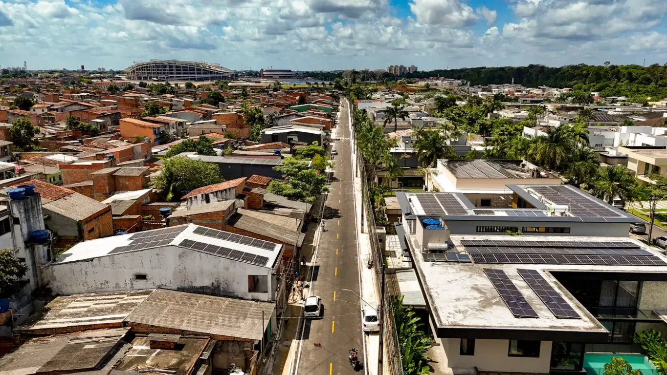 Serviços na via do bairro do Benguí fazem parte das obras nos Canais Benguí e Marambaia, legados da COP30 à capital paraense