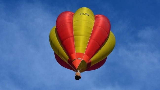 Um balão tripulado caiu na manhã deste domingo (15) na zona rural de Capela do Alto, no interior de São Paulo, deixando uma mulher grávida morta