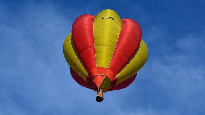 Um balão tripulado caiu na manhã deste domingo (15) na zona rural de Capela do Alto, no interior de São Paulo, deixando uma mulher grávida morta