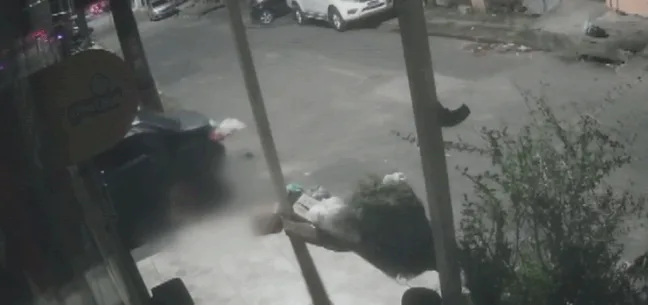 Um homem foi atropelado durante a madrugada desta segunda-feira (2), na passagem Paulo Cícero, esquina com a passagem Santa Rosa, no bairro do Guamá, em Belém.
