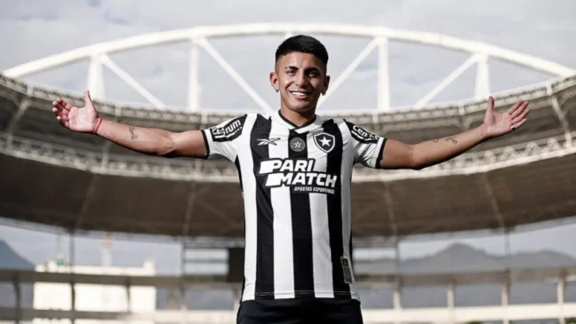 O Botafogo ainda não pagou a compra do meia Thiago Almada e virou alvo de uma cobrança na Fifa por parte do Atlanta FC, dos Estados Unidos